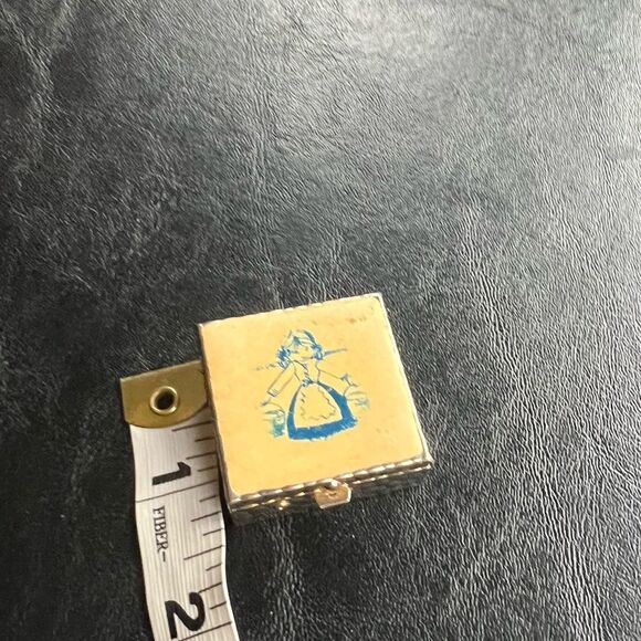 Vintage Pill Box - Picture 5 of 7